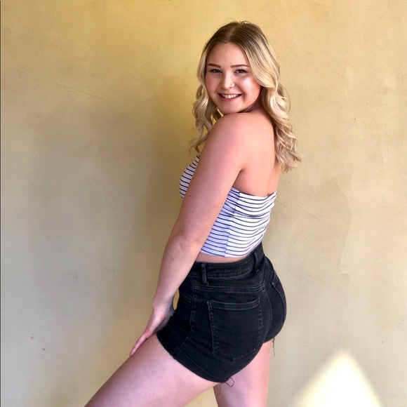 Meet your Posher, Cher - Picture 4 of 4